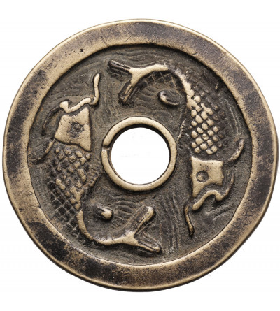 Chiny. Duży fantazyjny, AE Amulet (50 Cash) z zaklęciami, dwie ryby