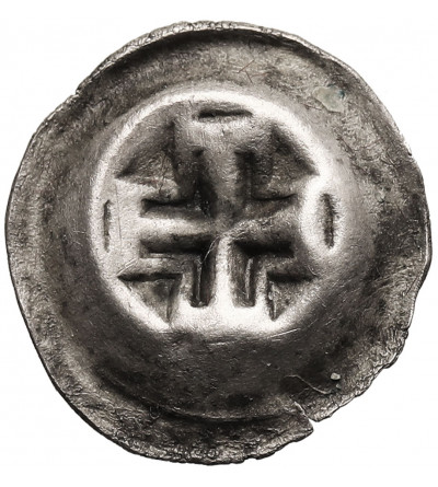 Zakon Krzyżacki. Brakteat guziczkowy, ok 1364-1379. Krzyż podwójny Wielkiego Mistrza