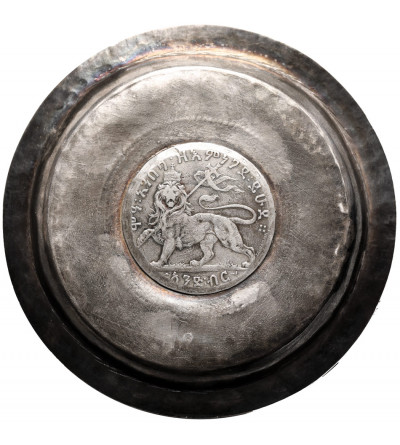 Ethiopia, Menelik II (1889-1913). Silver bowl / saucer with a 1 Birr coin, EE 1892 / 1900 AD