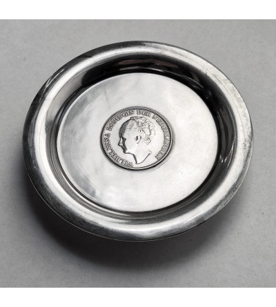 Netherlands, Wilhelmina (1890-1948). Silver bowl / saucer with a 1 Gulden coin 1943