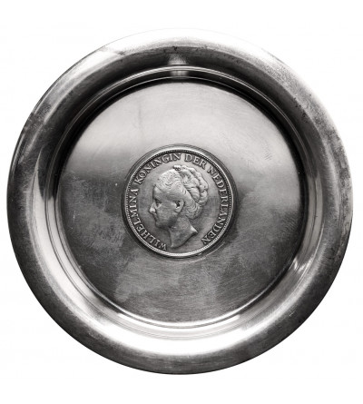 Netherlands, Wilhelmina (1890-1948). Silver bowl / saucer with a 1 Gulden coin 1943