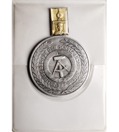 Germany, German Democratic Republic (GDR/DDR). Medal and pin National People's Army Municipal Command of the GDR Capital