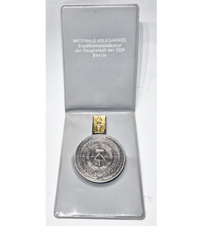 Niemcy, Republika Demokratyczna (NRD/DDR). Medal i przypinka Narodowa Armia Ludowa Komenda Miejska Stolicy NRD